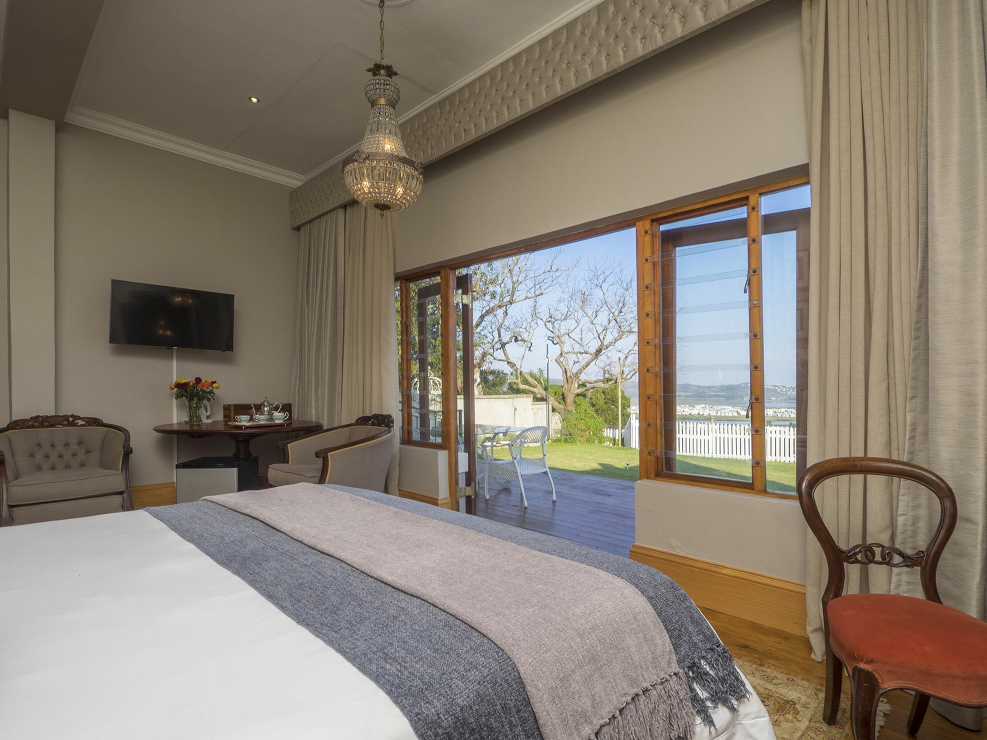 Madison Manor Boutique Hotel クニスナ エクステリア 写真